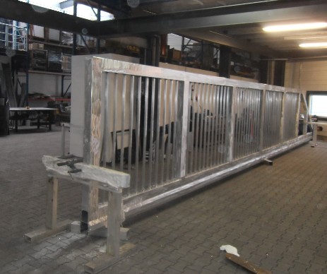 Toranlage aus Aluminium